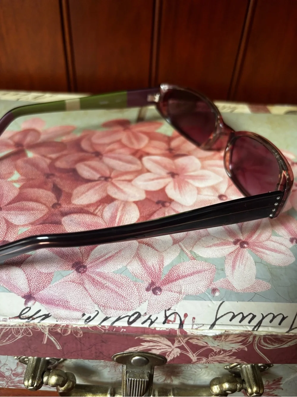 Women’s VTG Fashion Sunglasses in Pink toned by Dockers